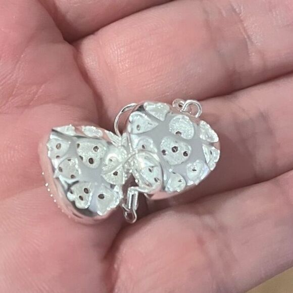 The Dangling Puff Heart earrings in 925 and cubic zirconia - Picture 5 of 7